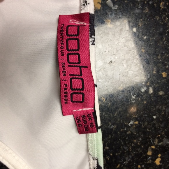 Boohoo Tropical Romper LAST CHANCE - Picture 5 of 5